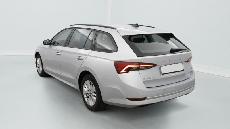 Photo 2 de l'offre de SKODA Octavia Combi Octavia Combi 2.0 TDI 150 ch DSG7 Ambition à 27398€ chez Carlyss automobiles Vitré