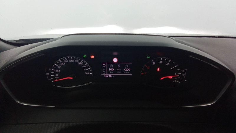 Photo 3 de l'offre de PEUGEOT 2008 PureTech 100 S&S BVM6 Active à 17698€ chez Carlyss automobiles Vitré