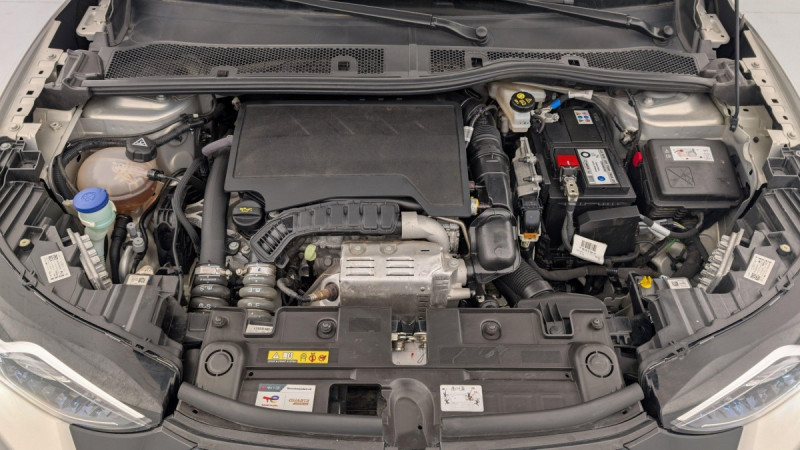 Photo 13 de l'offre de DS DS3 PureTech 130 EAT8 Esprit de Voyage à 21556€ chez Carlyss automobiles Vitré