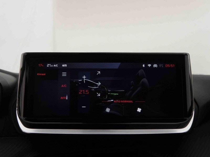 Photo 11 de l'offre de PEUGEOT 208 PureTech 100 S&S BVM6 Allure à 18431€ chez Carlyss automobiles Vitré