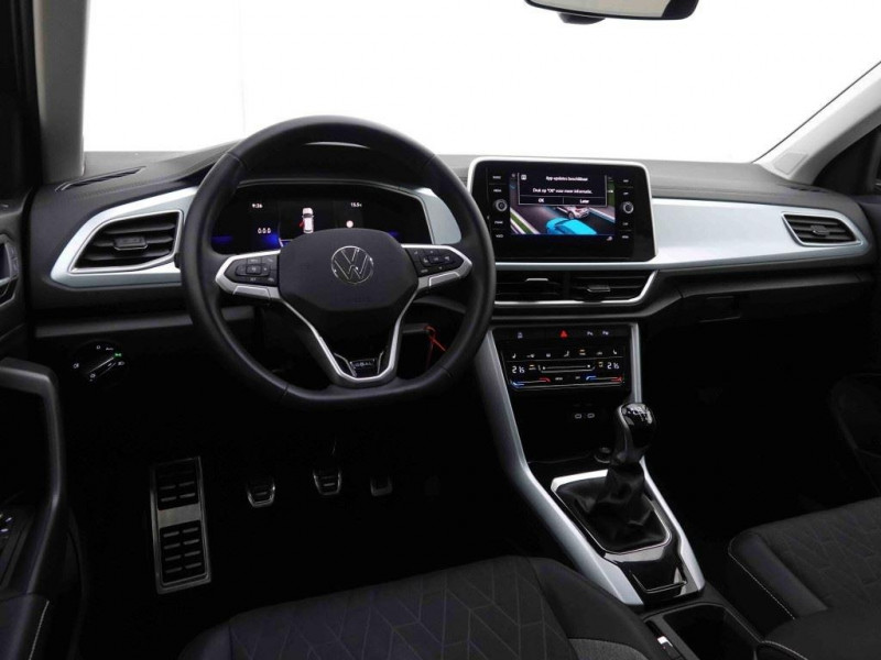 Photo 8 de l'offre de VOLKSWAGEN T-roc 1.0 TSi 115 Edition à 28198€ chez Carlyss automobiles Vitré