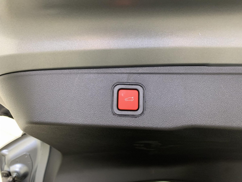 Photo 20 de l'offre de Jeep Avenger 1.2 Turbo T3 110 ch e-Hybrid BVR6 Summit à 27998€ chez Carlyss automobiles Vitré