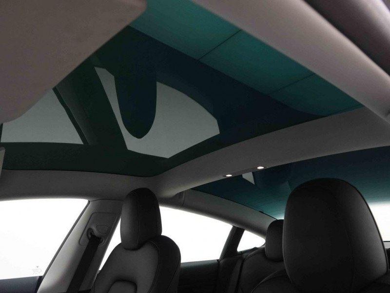 Photo 10 de l'offre de TESLA MODEL 3 78 kWh 512 AWD Performance Long Range à 38098€ chez Carlyss automobiles Vitré