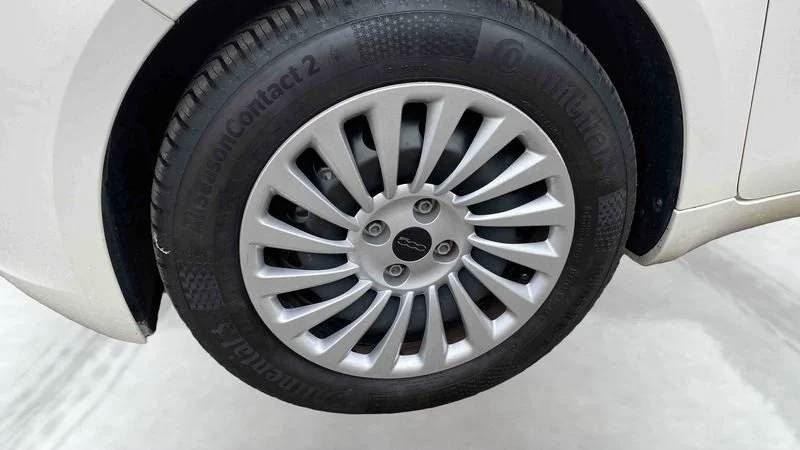 Photo 5 de l'offre de Fiat 500e BERLINE MY22 SERIE 1 STEP 1 500 e 95 ch Action Plus à 12598€ chez Carlyss automobiles Vitré