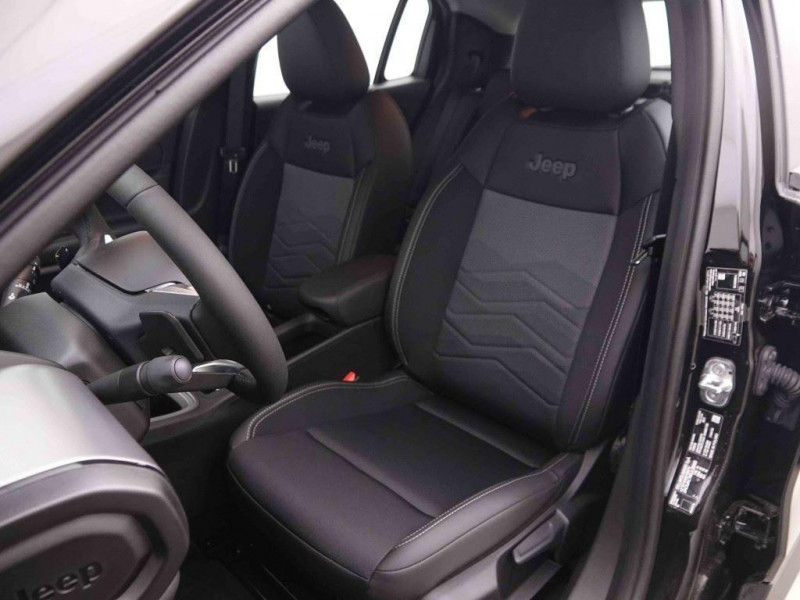 Photo 6 de l'offre de Jeep Avenger 1.2 MHEV 110 DCT6 Altitude à 27502€ chez Carlyss automobiles Vitré