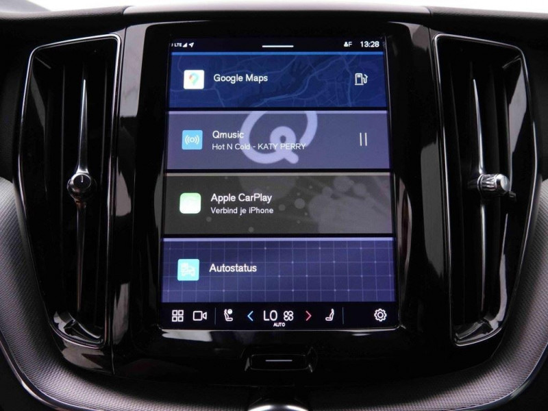 Photo 13 de l'offre de VOLVO XC60 2.0 B4 197 Geartronic R-Design +Leather à 36306€ chez Carlyss automobiles Vitré