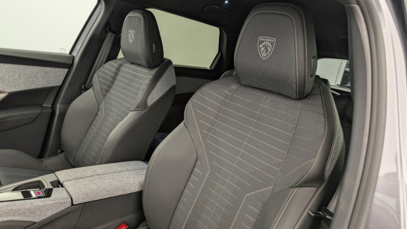 Photo 16 de l'offre de PEUGEOT 5008 Hybrid 145 e-DCS6 GT à 34998€ chez Carlyss automobiles Vitré