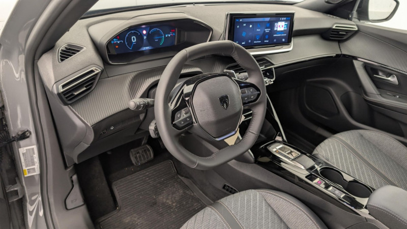 Photo 10 de l'offre de PEUGEOT 2008 Hybrid 145 e-DCS6 Allure à 26418€ chez Carlyss automobiles Vitré