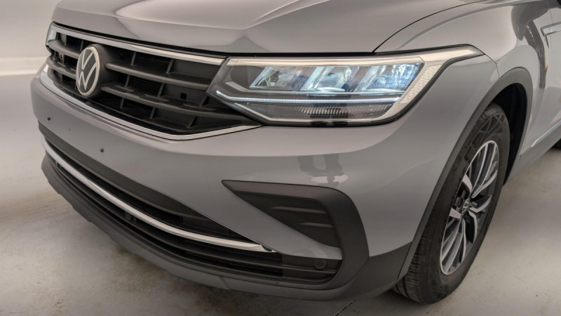 Photo 20 de l'offre de VOLKSWAGEN Tiguan 1.5 TSI 150ch BVM6 Life à 26052€ chez Carlyss automobiles Vitré