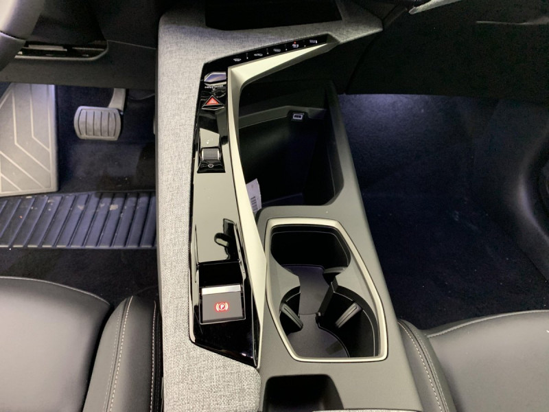 Photo 20 de l'offre de PEUGEOT 3008 Hybrid 145 e-DCS6 Allure à 28998€ chez Carlyss automobiles Vitré