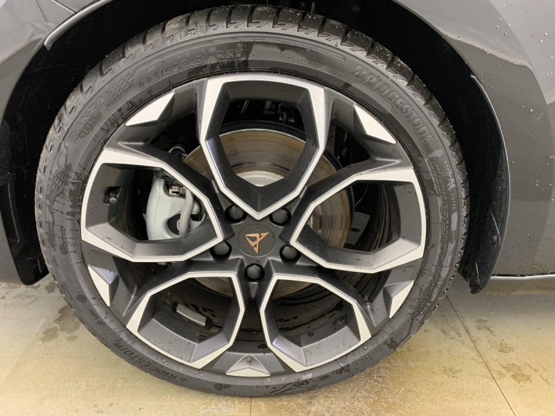Photo 23 de l'offre de Cupra LEON Sportstourer eHybrid 204 ch DSG6 V à 33998€ chez Carlyss automobiles Vitré