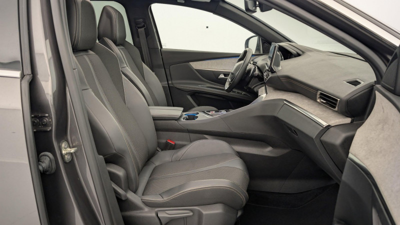 Photo 9 de l'offre de PEUGEOT 3008 Hybrid4 300 e-EAT8 GT à 27370€ chez Carlyss automobiles Vitré