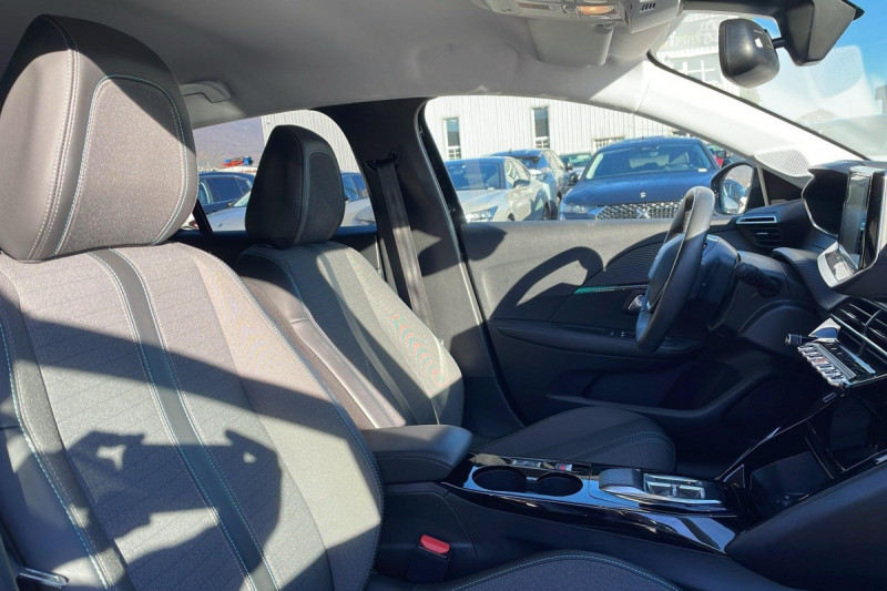 Photo 6 de l'offre de PEUGEOT 208 ELECTRIQUE 50 KWH 136CH ALLURE à 17811€ chez Carlyss automobiles Vitré