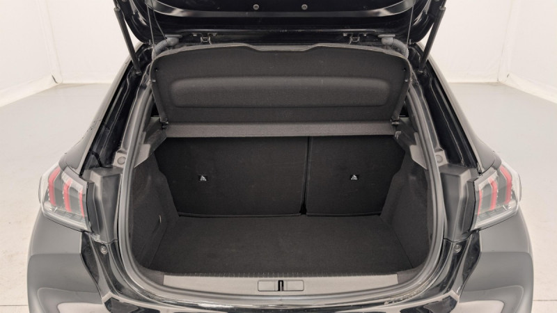 Photo 11 de l'offre de PEUGEOT 208 PureTech 100 S&S BVM6 Allure à 16293€ chez Carlyss automobiles Vitré