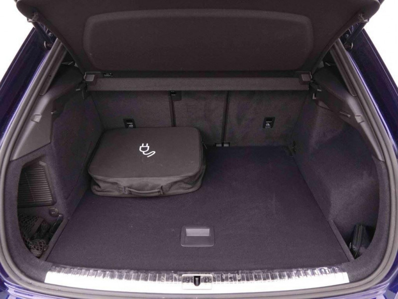 Photo 4 de l'offre de AUDI Q3 45 TFSie PHEV S-Line à 37142€ chez Carlyss automobiles Vitré