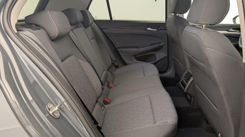 Photo 10 de l'offre de VOLKSWAGEN GOLF 8 1.5 ETSI EVO2 150 DSG7 LIFE PLUS à 30598€ chez Carlyss automobiles Vitré