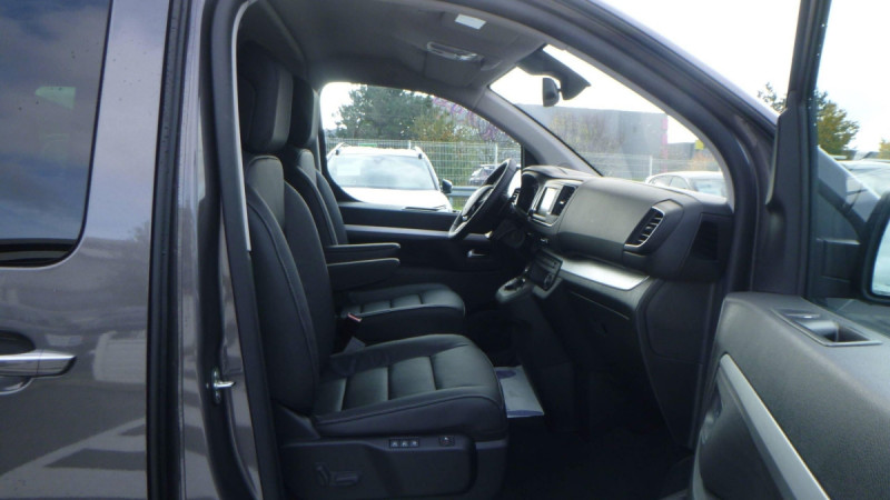 Photo 5 de l'offre de TOYOTA PROACE VERSO Proace Verso Long 2.0L 180 D-4D BVA8 Lounge à 45098€ chez Carlyss automobiles Vitré