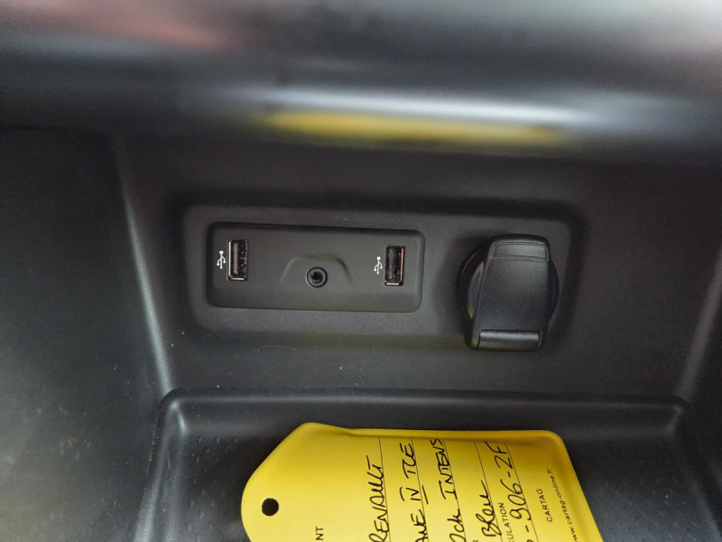 Photo 18 de l'offre de Renault Mégane Berline (4) Intens TCe 140 FAP à 15990€ chez Carlyss automobiles Vitré