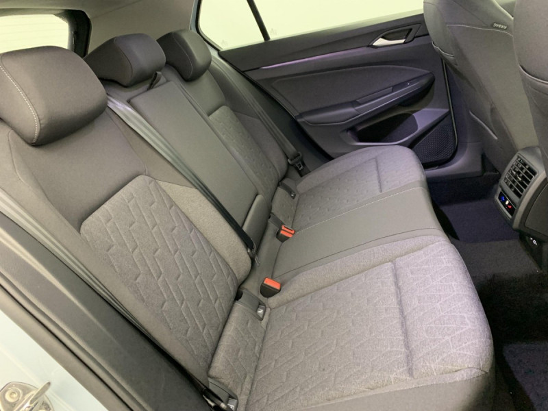 Photo 10 de l'offre de VOLKSWAGEN GOLF 8 1.5 ETSI EVO2 150 DSG7 LIFE PLUS à 30598€ chez Carlyss automobiles Vitré
