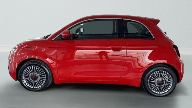 Photo 2 de l'offre de Fiat 500e Berline MY22 Serie 1 STEP 2 500 e 95 ch (RED) à 12798€ chez Carlyss automobiles Vitré