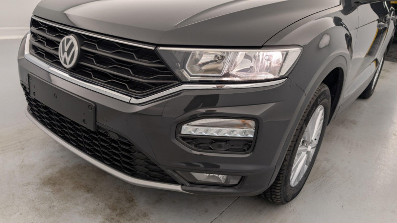 Photo 20 de l'offre de VOLKSWAGEN T-roc 1.0 TSI 115 START/STOP BVM6 LOUNGE BUSINESS à 19883€ chez Carlyss automobiles Vitré