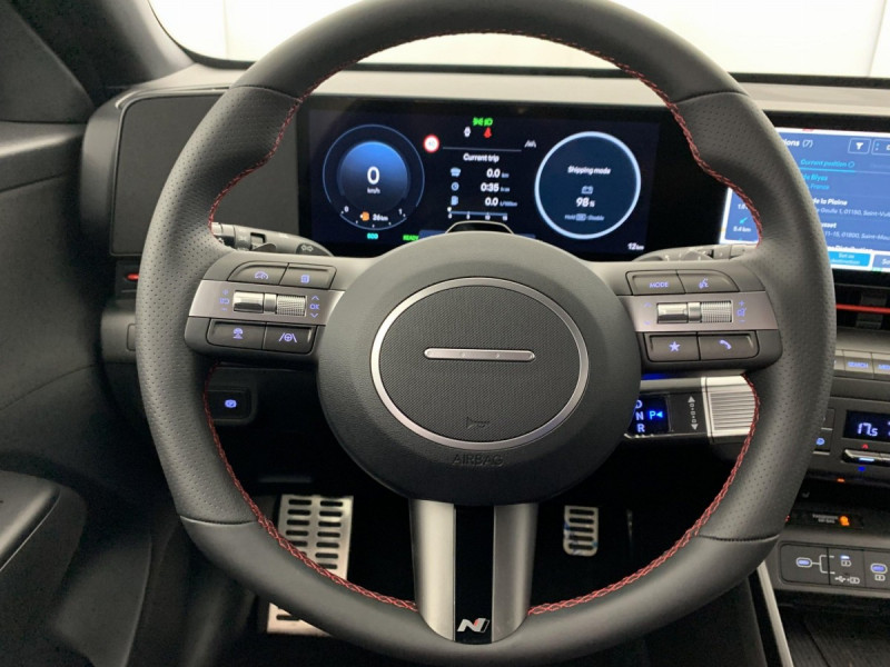 Photo 15 de l'offre de HYUNDAI KONA HYBRID 129 CREATIVE N Line à 28518€ chez Carlyss automobiles Vitré