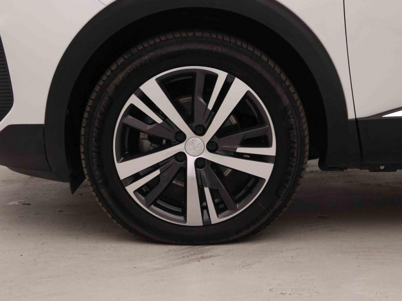 Photo 21 de l'offre de PEUGEOT 3008 PureTech 130ch S&S BVM6 Allure Pack à 22698€ chez Carlyss automobiles Vitré