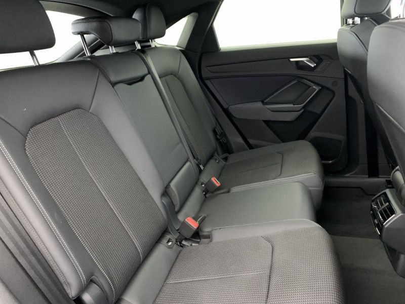 Photo 9 de l'offre de AUDI Q3 Sportback 35 TDI 150 ch S tronic 7 S line à 47498€ chez Carlyss automobiles Vitré