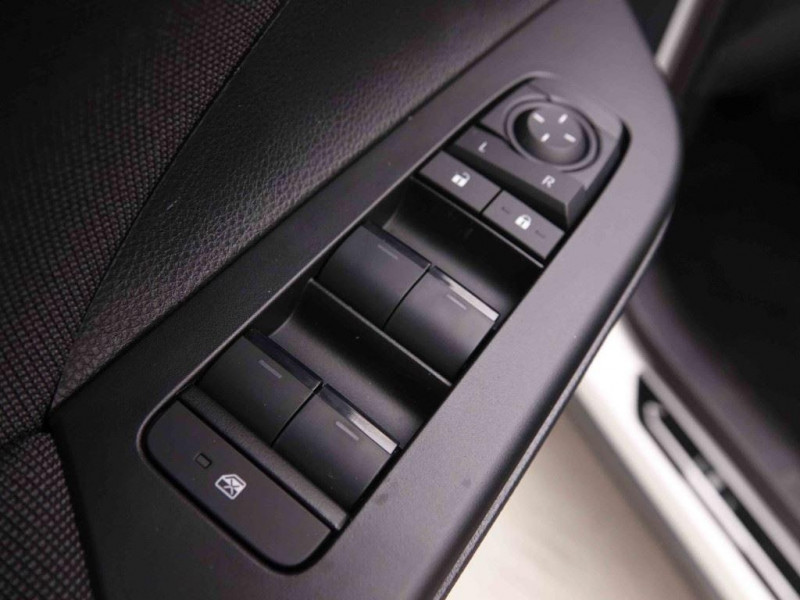 Photo 14 de l'offre de TOYOTA C-HR 1.8 Hybrid 140 CVT Dynamic à 30905€ chez Carlyss automobiles Vitré