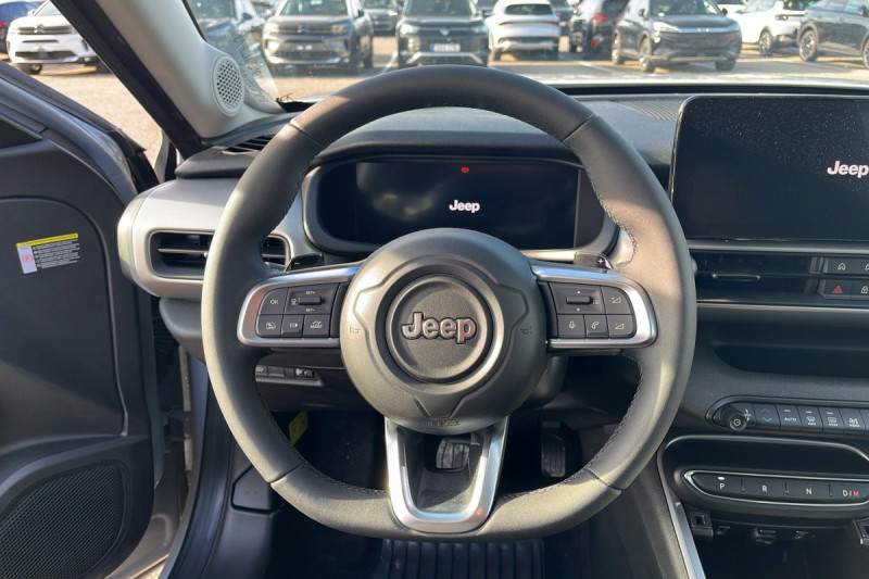 Photo 14 de l'offre de Jeep Avenger 1.2 Turbo T3 110 ch e-Hybrid BVR6 Summit à 28498€ chez Carlyss automobiles Vitré