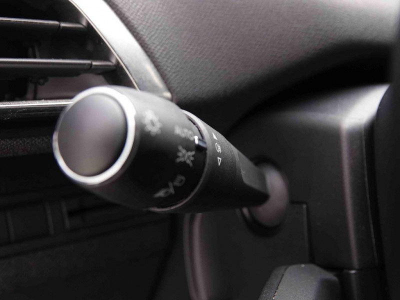 Photo 16 de l'offre de PEUGEOT 3008 PureTech 130ch S&S BVM6 Allure Pack à 22698€ chez Carlyss automobiles Vitré