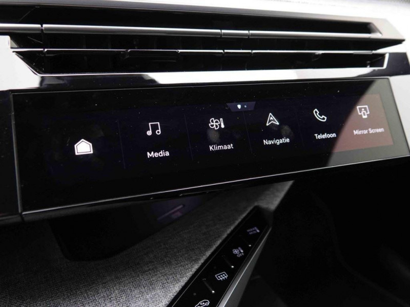 Photo 13 de l'offre de PEUGEOT 3008 1.2 HYBRID 136 E-DSC6 New Model GT à 40965€ chez Carlyss automobiles Vitré