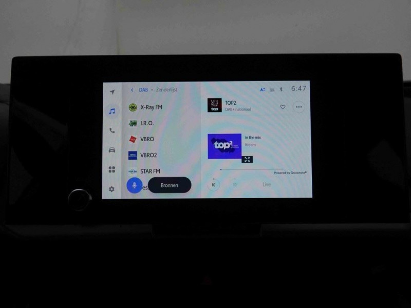 Photo 6 de l'offre de TOYOTA C-HR 1.8 Hybrid 140 CVT Dynamic à 31402€ chez Carlyss automobiles Vitré