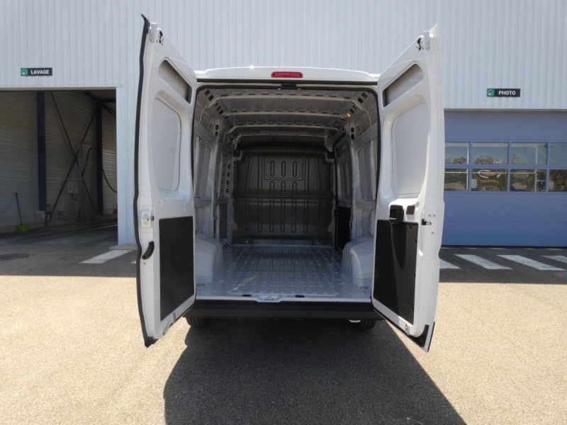 Photo 17 de l'offre de CITROEN Jumper Fourgon TOLE 35 L2H2 180 S&S BVA8 à 31437€ chez Carlyss automobiles Vitré