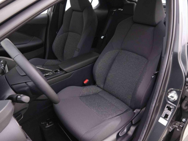 Photo 4 de l'offre de TOYOTA C-HR 1.8 Hybrid 140 CVT Dynamic à 31402€ chez Carlyss automobiles Vitré