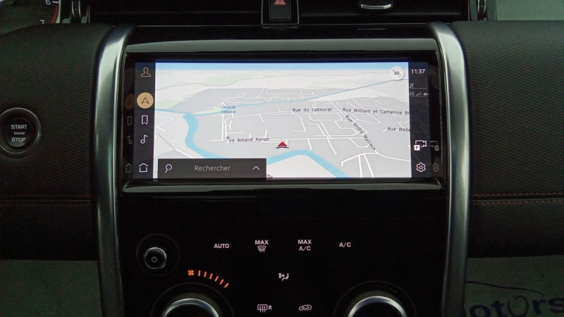 Photo 8 de l'offre de LAND-ROVER Discovery Sport Discovery Sport Mark VII P300e PHEV AWD BVA R-Dynamic SE à 43898€ chez Carlyss automobiles Vitré