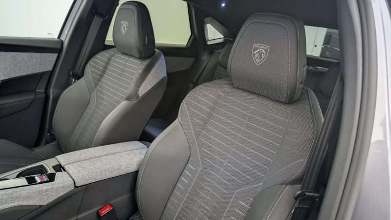 Photo 15 de l'offre de PEUGEOT 3008 Hybrid 145 e-DCS6 GT à 34998€ chez Carlyss automobiles Vitré