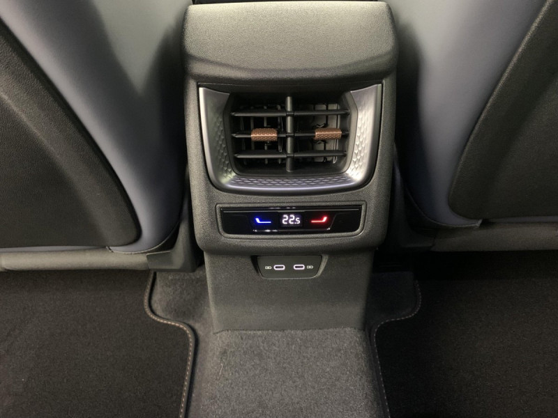 Photo 19 de l'offre de Cupra Terramar 1.5 eTSI Hybrid 150 ch DSG7 V à 35998€ chez Carlyss automobiles Vitré