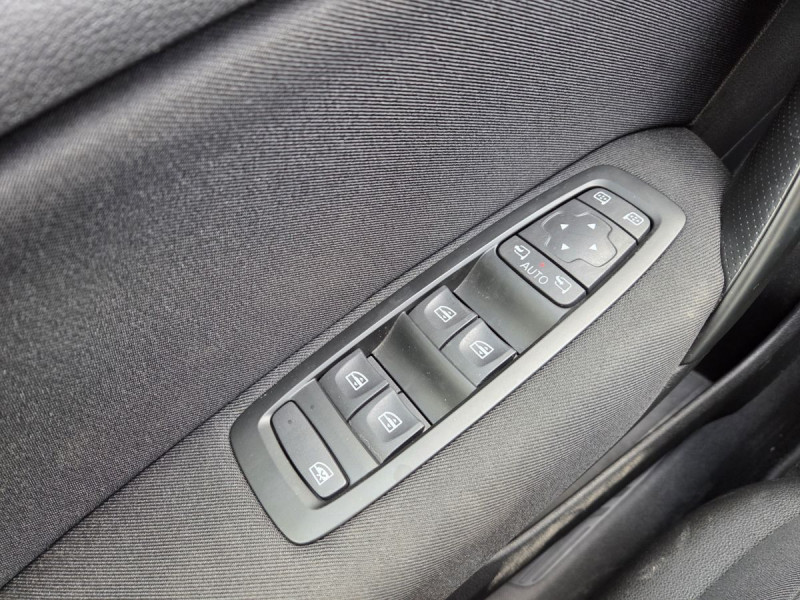 Photo 20 de l'offre de Renault Mégane Berline (4) Business TCe 115 FAP -21N à 15990€ chez Carlyss automobiles Vitré