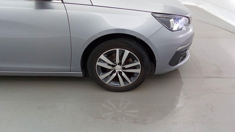 Photo 9 de l'offre de PEUGEOT 308 PureTech 130ch S&S EAT8 Allure à 15598€ chez Carlyss automobiles Vitré