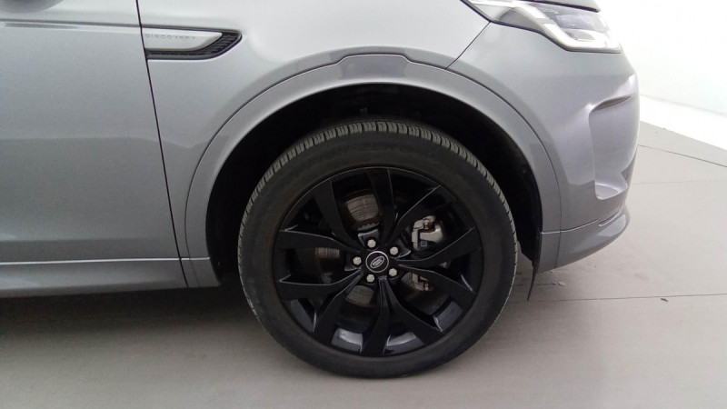 Photo 4 de l'offre de LAND-ROVER Discovery Sport Discovery Sport Mark VII P300e PHEV AWD BVA R-Dynamic SE à 43898€ chez Carlyss automobiles Vitré
