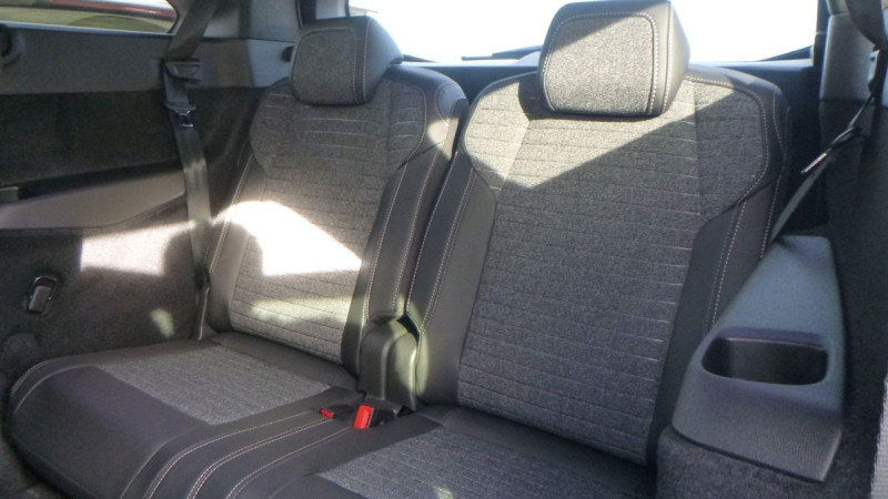 Photo 16 de l'offre de PEUGEOT 5008 Hybrid 145 e-DCS6 Allure à 35298€ chez Carlyss automobiles Vitré