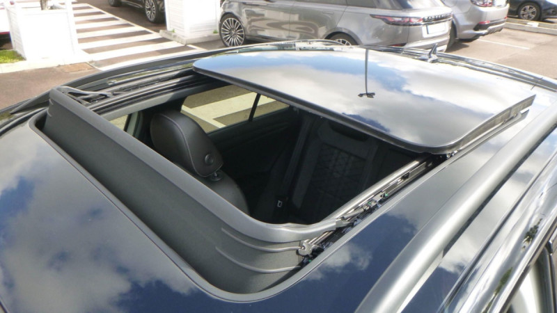 Photo 13 de l'offre de VOLKSWAGEN T-roc T-Roc 1.5 TSI EVO2 150 Start/Stop DSG7 R-Line Edition à 36398€ chez Carlyss automobiles Vitré