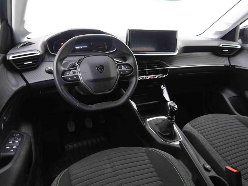 Photo 5 de l'offre de PEUGEOT 208 1.2 T 100 Active à 17498€ chez Carlyss automobiles Vitré