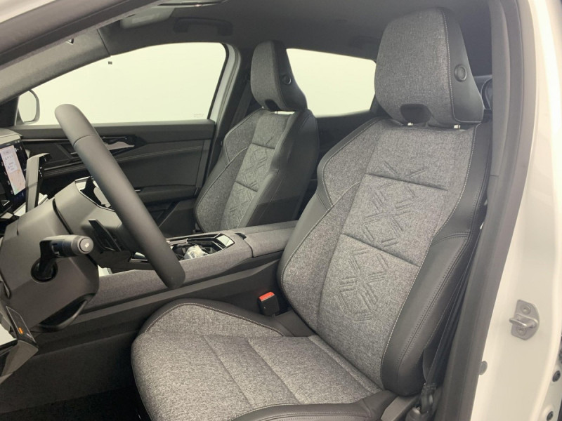 Photo 15 de l'offre de Renault AUSTRAL NOUVEAU FULL HYBRID E-TECH 200 CH EVOLUTION à 31998€ chez Carlyss automobiles Vitré