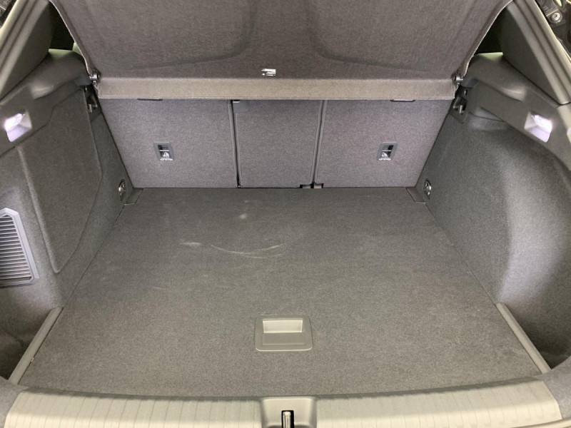 Photo 11 de l'offre de Cupra Terramar 1.5 eHybrid 204 ch DSG6 V à 40998€ chez Carlyss automobiles Vitré