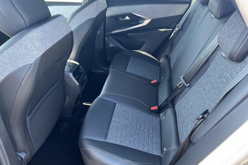 Photo 10 de l'offre de PEUGEOT 3008 Hybrid 145 e-DCS6 Allure à 28998€ chez Carlyss automobiles Vitré