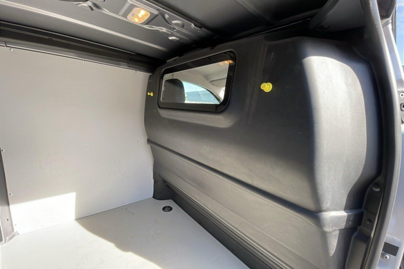 Photo 11 de l'offre de CITROEN Jumpy Fourgon JUMPY FGN M BLUEHDI 180 S&S EAT8 DRIVER à 15498€ chez Carlyss automobiles Vitré