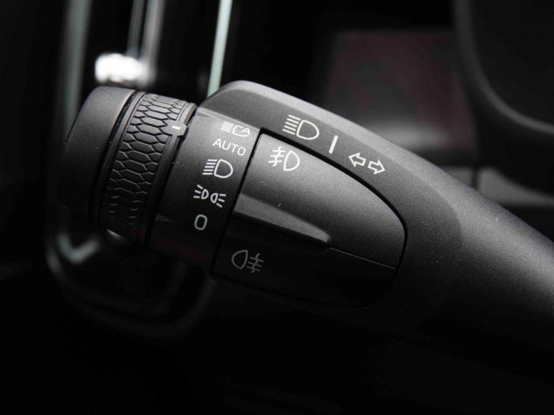 Photo 18 de l'offre de Volvo C40 79 kWh Recharge Dark à 36619€ chez Carlyss automobiles Vitré