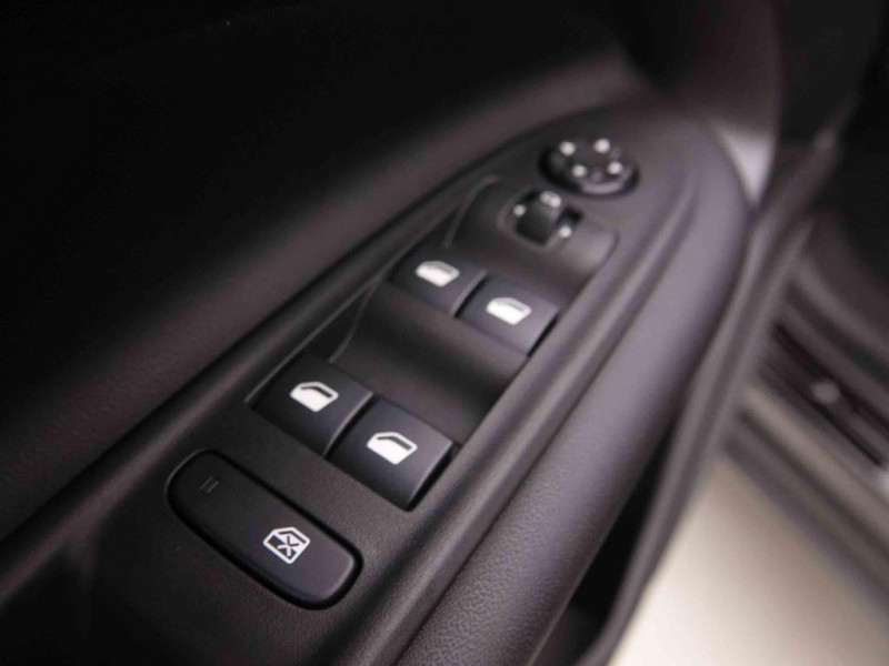 Photo 22 de l'offre de Jeep Avenger 1.2 MHEV 110 DCT6 Altitude à 27502€ chez Carlyss automobiles Vitré